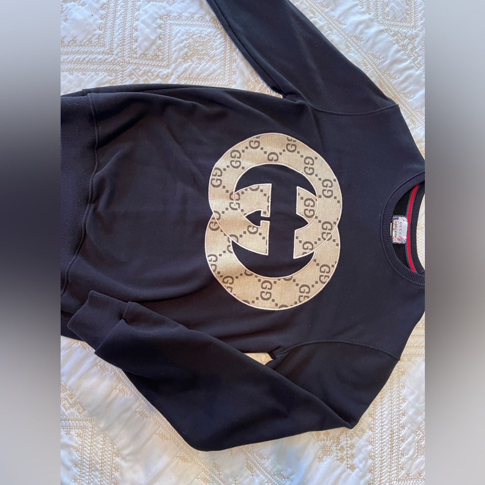 Gucci Sweatshirt. Size XL.